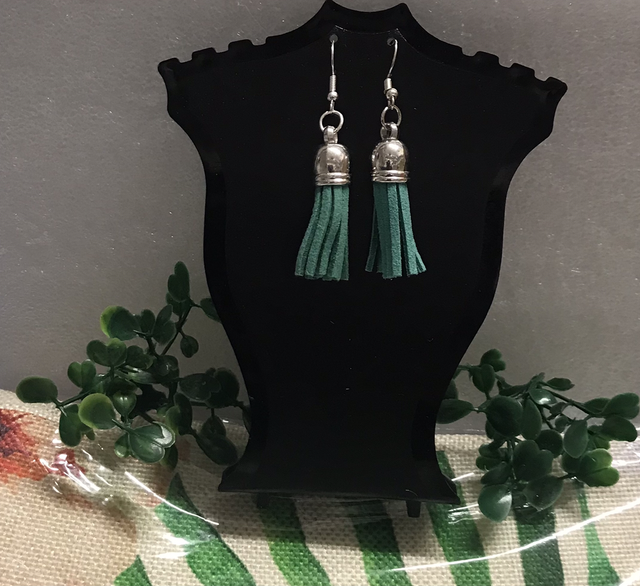 Green Dangling Earrings- GDE22
