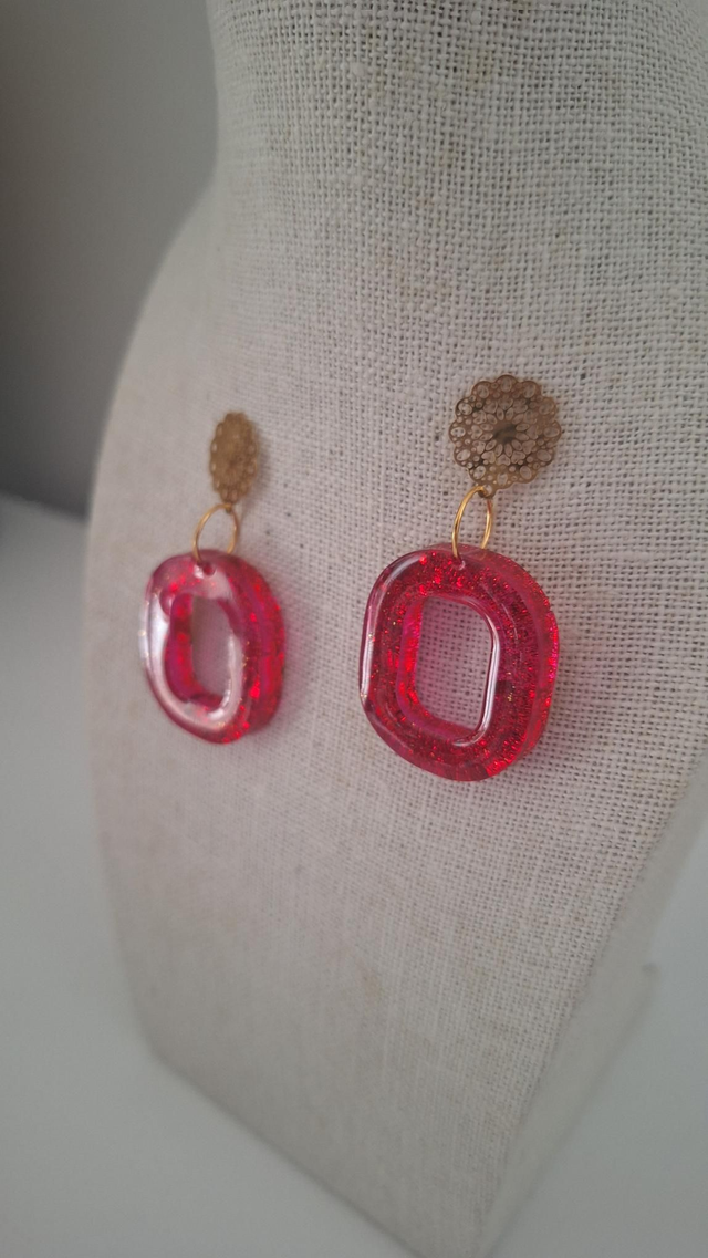 Boucles oreilles ovale rose et paillettes dorées 