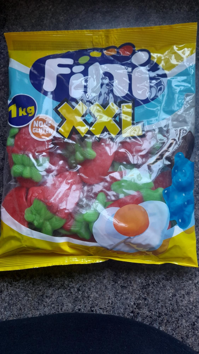 1kg Fini Giant Strawberries