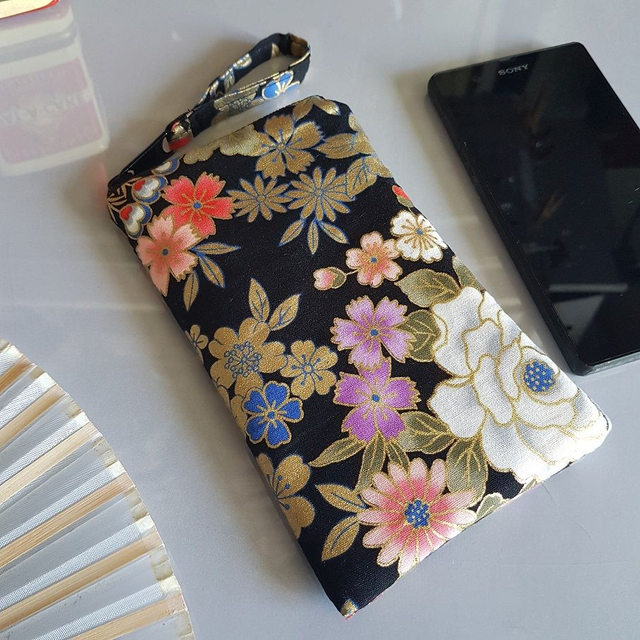 Etui zippé pour smartphone "Kanako" noir