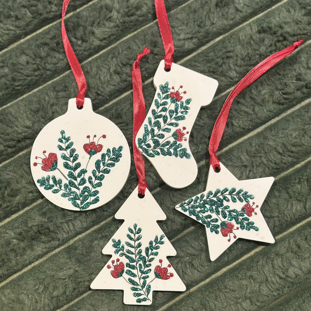 JESMONITE SET OF 4 BAUBLES GREEN GLITTER