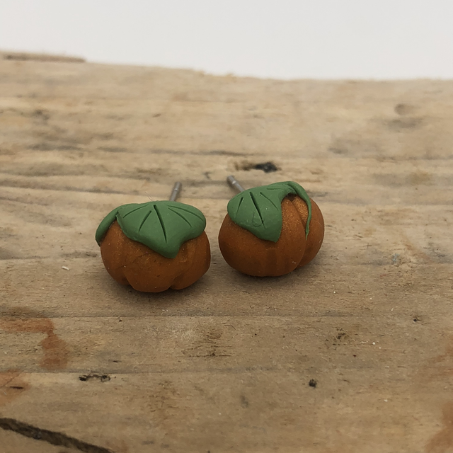 Pumpkin studs