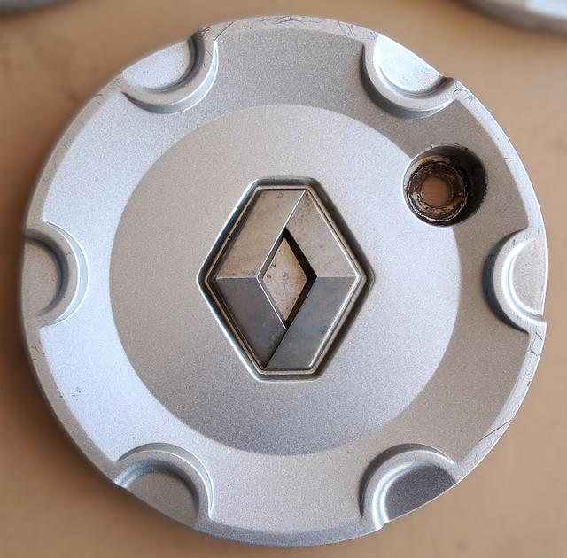 Enjoliveur Renault cache Moyeux Scenic 2 /Megane 2 modèle : Nervastella occasion 