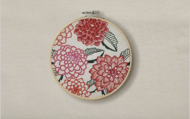 Red flower craft kit (DMC Group)