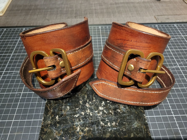 jonc en cuir, couture sellier au lin poussé, cuir teint, fait entièrement main, pour adultes taille M