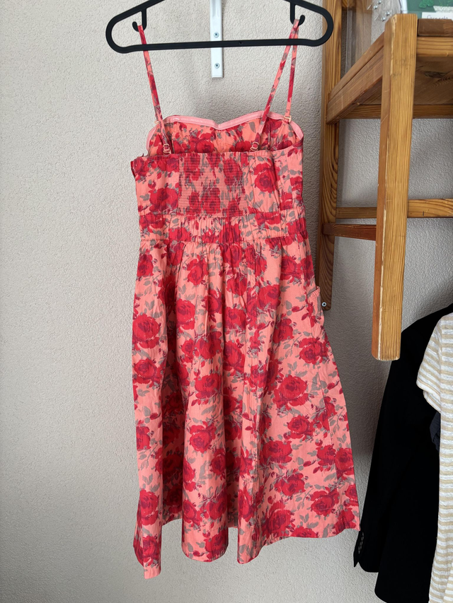 Robe rouge à fleurs H&amp;M (136)