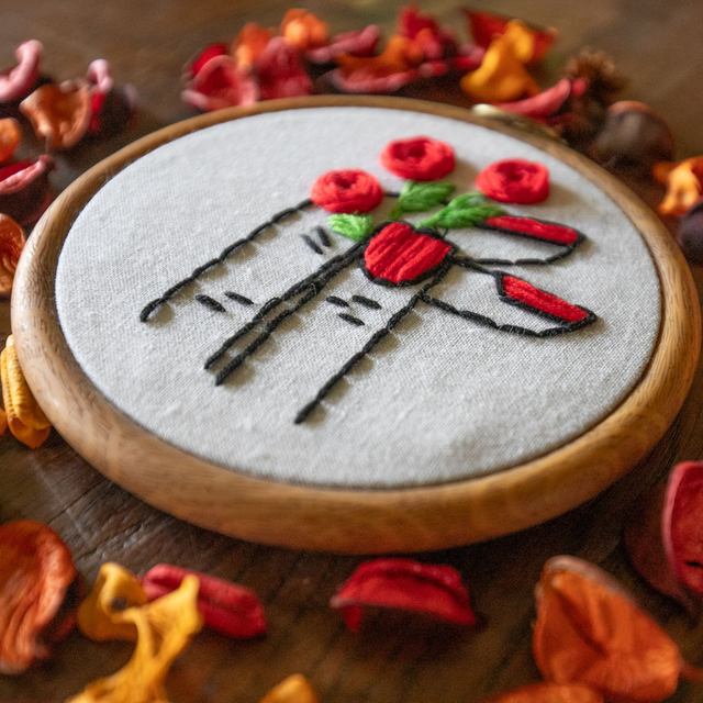 Broderie - Les doigts aux petites roses -