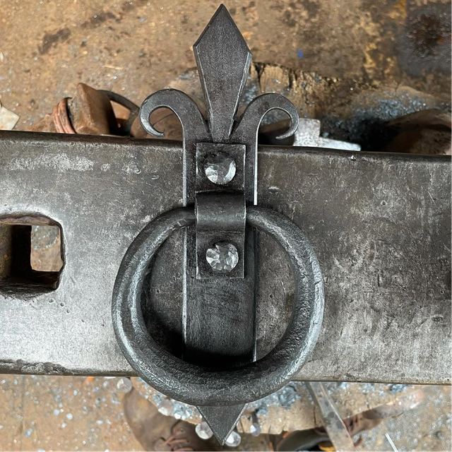 Fleur Delays Door Knocker