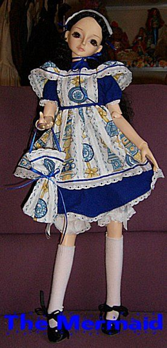 Doll-outfits: 1/3 - Blue Lolita-set
