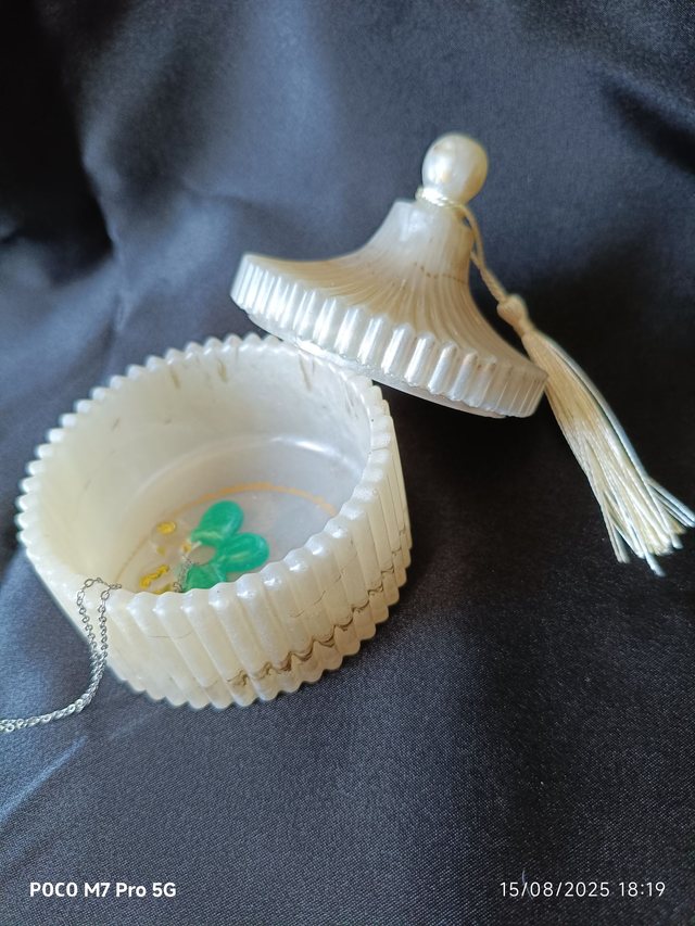 Boîte blanc nacrée