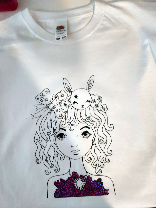 Tee-shirt 7-8 ans &quot;Fille avec lapin sur la tête&quot; 