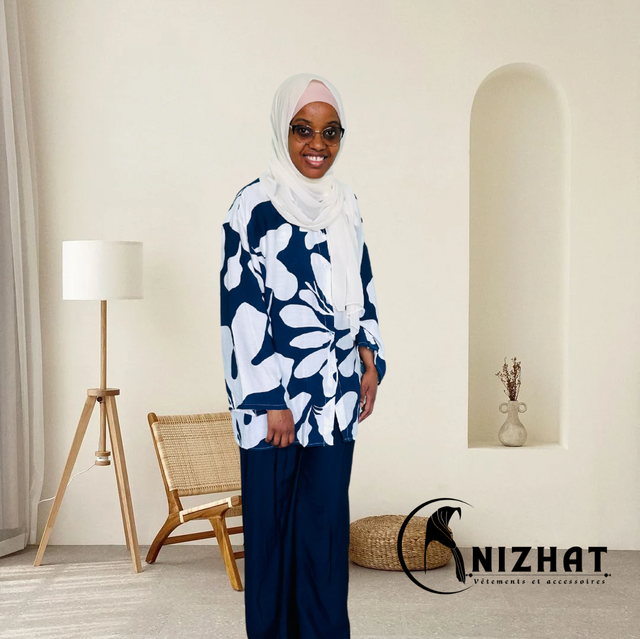 Ensemble chemise manches longues + pantalon imprimé bleu foncé et blanc 