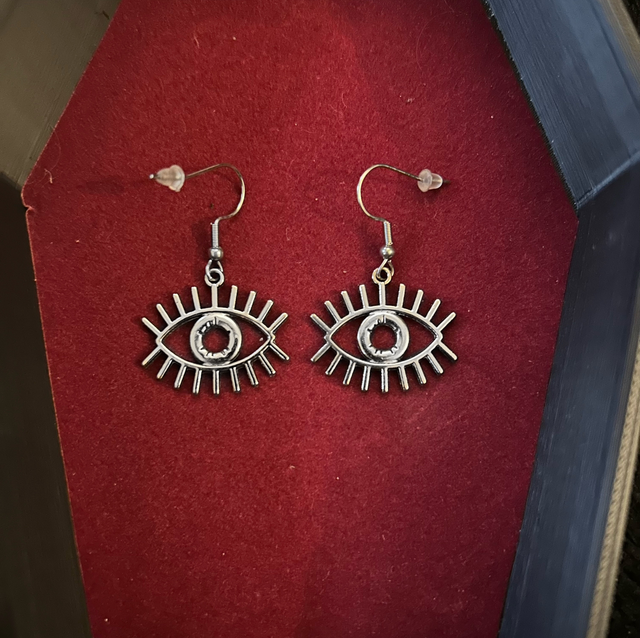 Eye earrings 