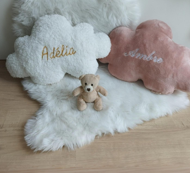 Coussin nuage brodé 