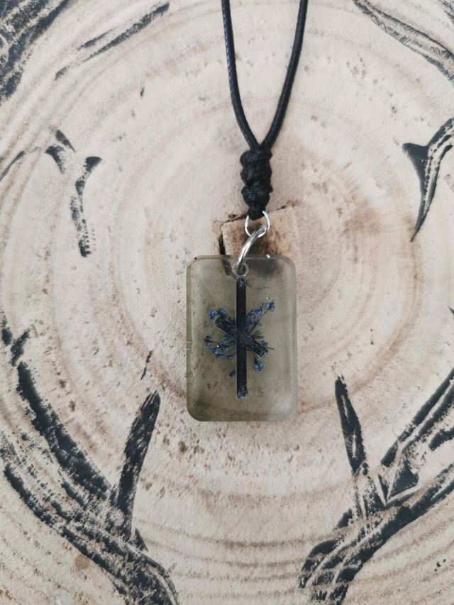 Collier nauthiz fleur bleue et noire