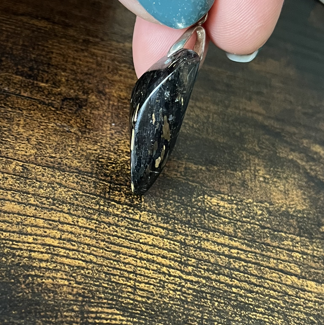 Pendentif en Nuumite et bélière argent