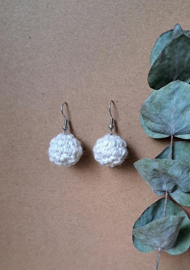 Aava - alpakanvilla korvakorut