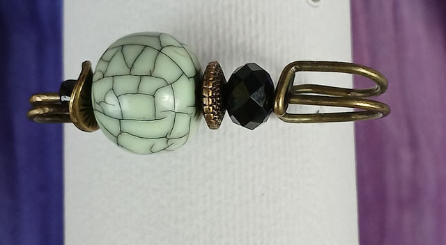 Broche bronze et perle gris craquelée