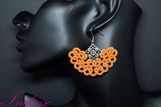 Boucles d'oreilles orange, en dentelles à l'aiguille, crochet en acier inoxydable (hypoallergénique)