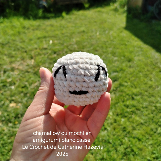 2025 Chamallow ou Mochi blanc cassé en Amigurumi 