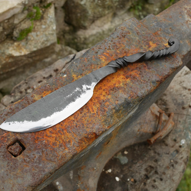 Couteau brut de forge.

