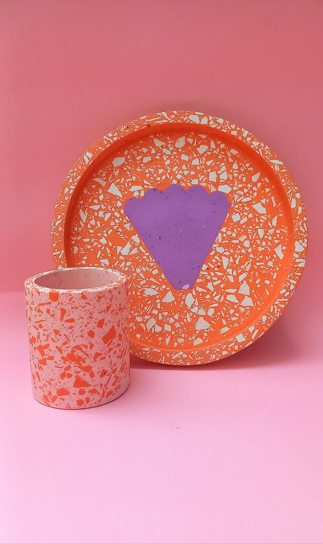 Frykas, Pomarańczowa taca dekoracyjna, lastryko, okrągła taca kawowa, 26 cm