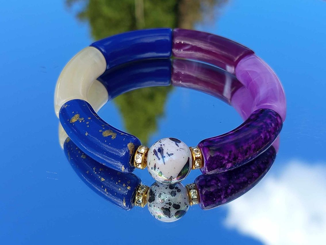 Bracelet perles tubes incurvées acrylique Uma Raaka