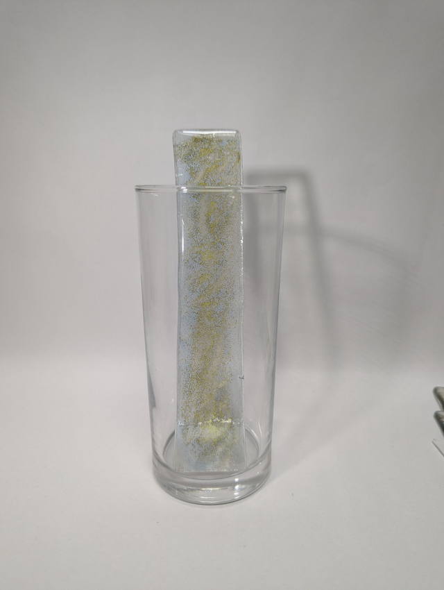 Touillette en poudre de verre + eau bleu et jaune