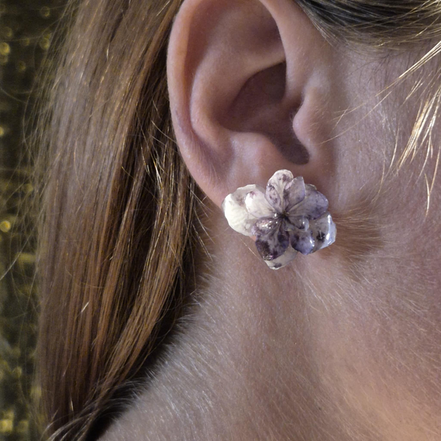 Boucles d’oreilles Hortensias – Bijoux floraux faits main en résine brillante