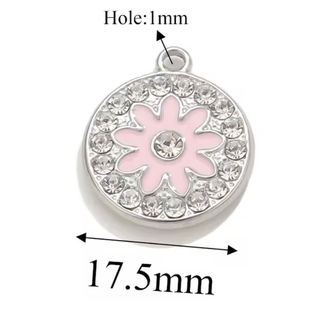 Charm tondo con fiore rosa smaltato e zirconi 