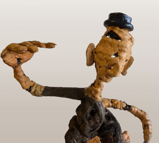 Sculpture amoureux romantique sur bois de cep de vigne