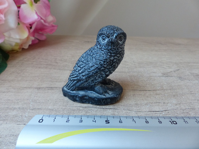 Sculpture Miniature Chouette Noire en Résine – Figurine Vintage du Canada – Objet de Collection pour Amoureux des Oiseaux - Décoration