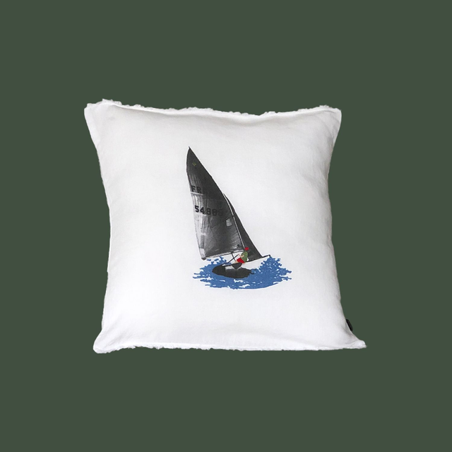 Housse de coussin VOILIER blanc brodé main