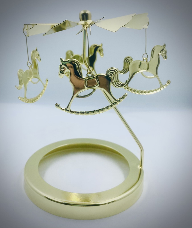 Carrousel porte-bougie chevaux à bascule dorés