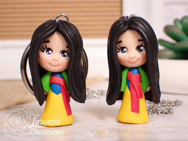 Collana e/o portachiavi modellato a mano artigianalmente, principessa Mulan
