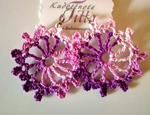 Virkatut pitsi- korvakorut, monivärinen   