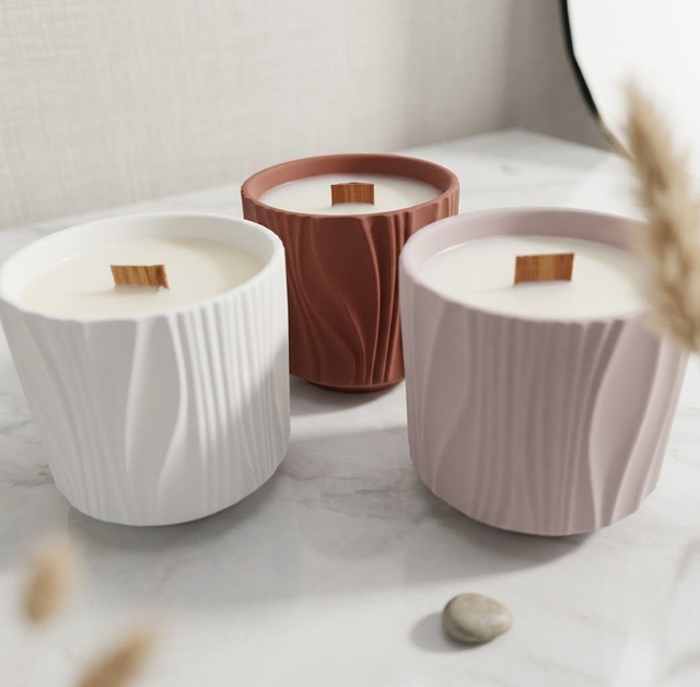 Bougie parfumée en cire végétale et mèche en bois de Cerisier – Pot céramique