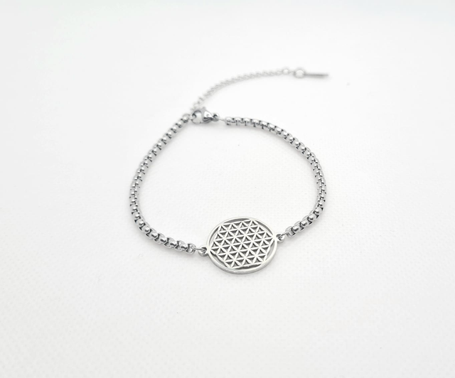 Bracelet en acier argenté avec pièce centrale "Fleur de vie"