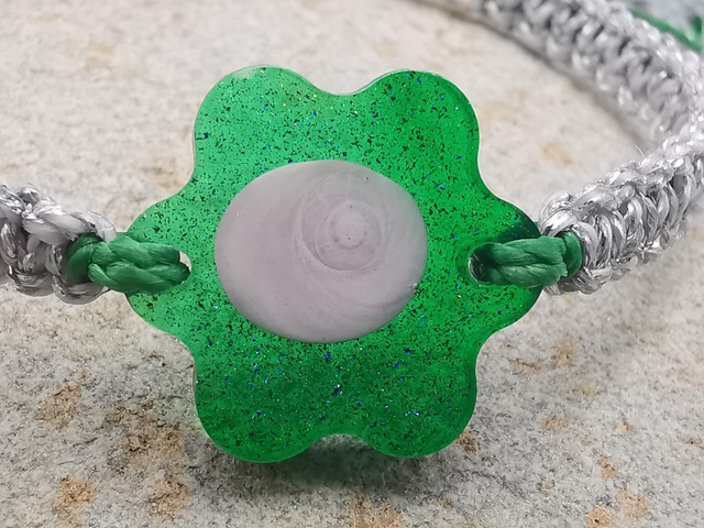 BCO-018 Bracelet petite fleur verte 