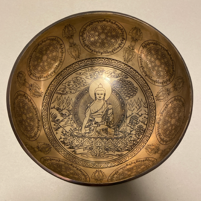Grosse handgearbeitete Klangschale aus dem Tibet Motiv: Buddha berührt die Erde 19cm, Ton G