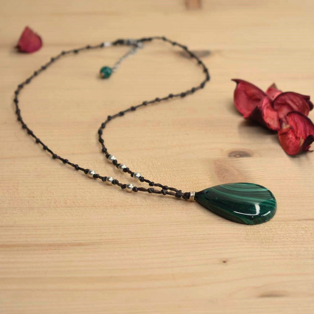 Ras du cou cordon et grande goutte en malachite