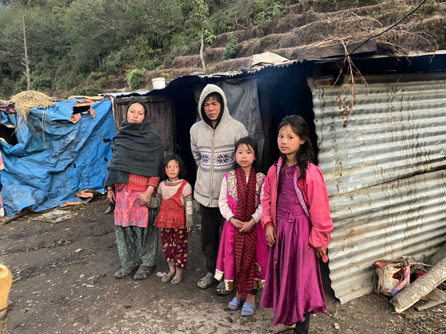 GIFT COMFORTING BLANKETS FOR A FAMILY