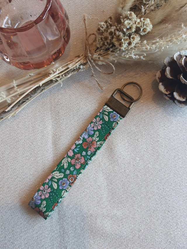 Porte clés fleuri vert 