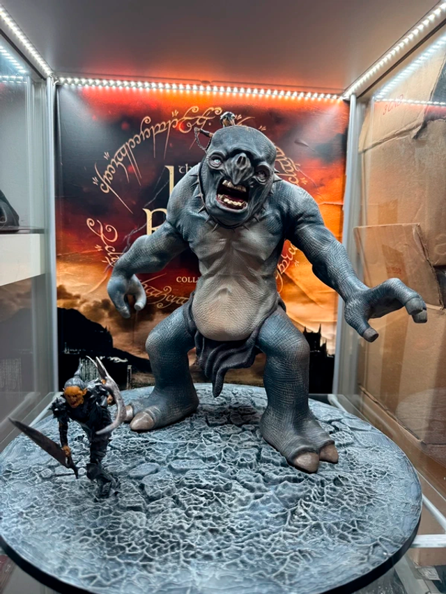 Diorama Troll de las cavernas con orcos
