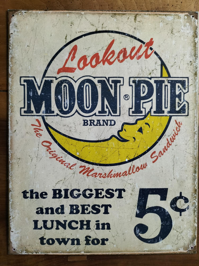 Plaque metal / Moon pie / aspect vintage / occasion T.B.E