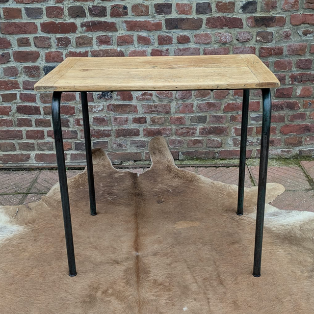 1. Table d’école grand format