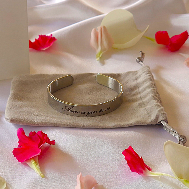 Manchette acier inoxydable argenté avec gravure personnalisée