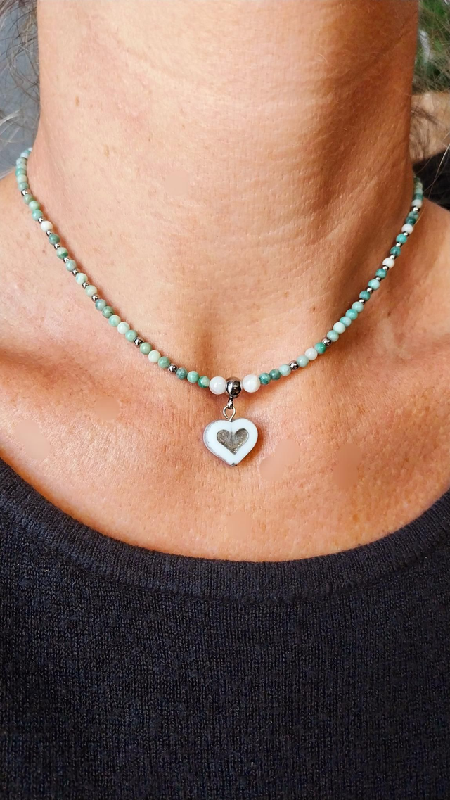 Collier Green spot et Howlite 