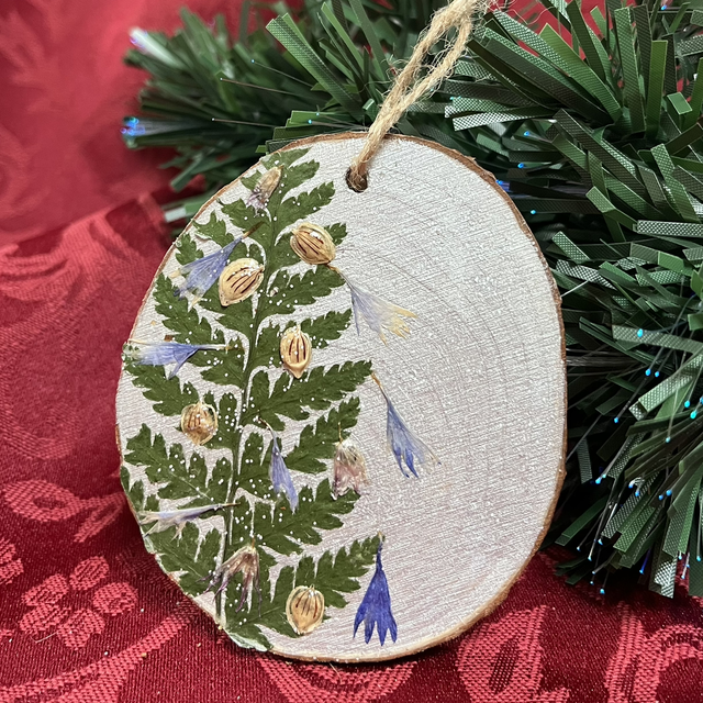 Christmas Wood Slice Decorated Tree 1