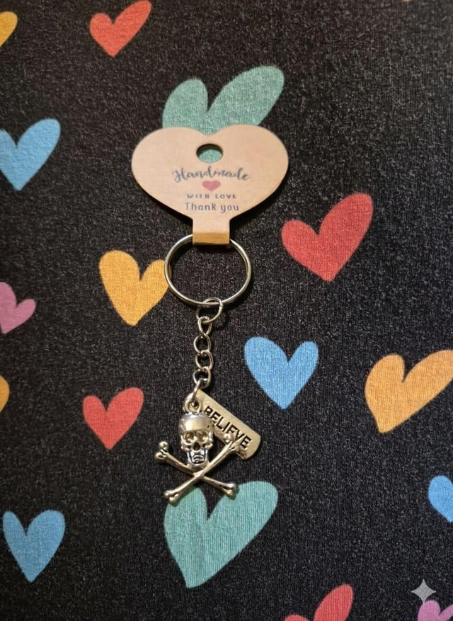 Skull keyring with random saying